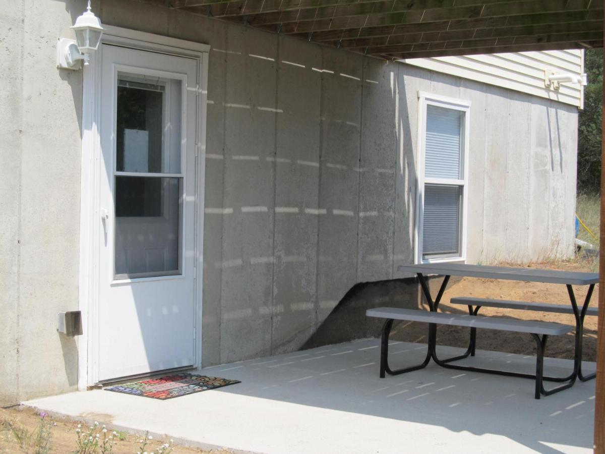 New! The Blessing - A Cute And Cozy Apartment! Benzonia Exterior photo